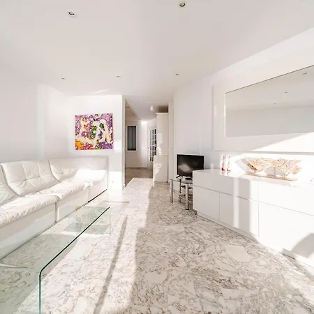 Place In Les Pins, Premium, Sea View, Sleeps 6 アパート